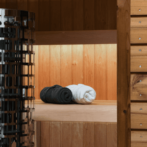 Szauna belső kályhával és törölközőkkel